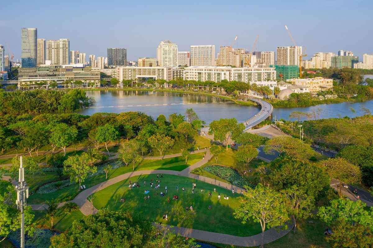Tổng quan khu đô thị Phú Mỹ Hưng 8 cong vien ven ho ban nguyet va cau anh sao