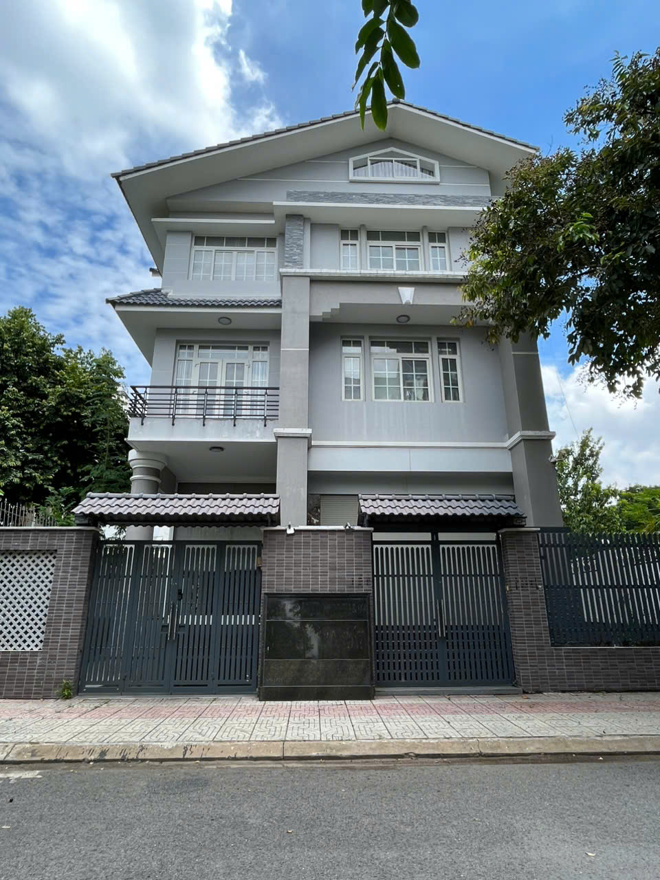 bán biệt thự sadeco ven sông quận 7